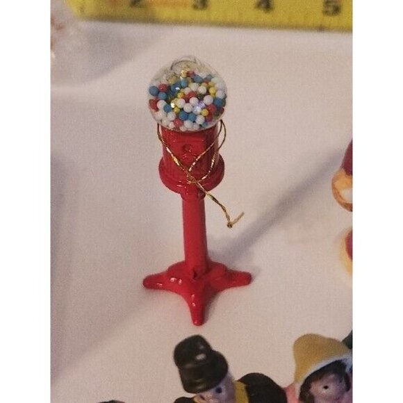 Lot of 9 Lemax Christmas Village Figurines Gumball Machine Resin Porcelain - Picture 13 of 16